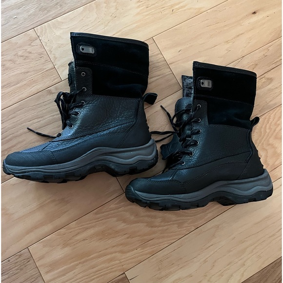 Clarks "Arctic Venture Cold Weather Boots, Size 8 - Picture 3 of 6